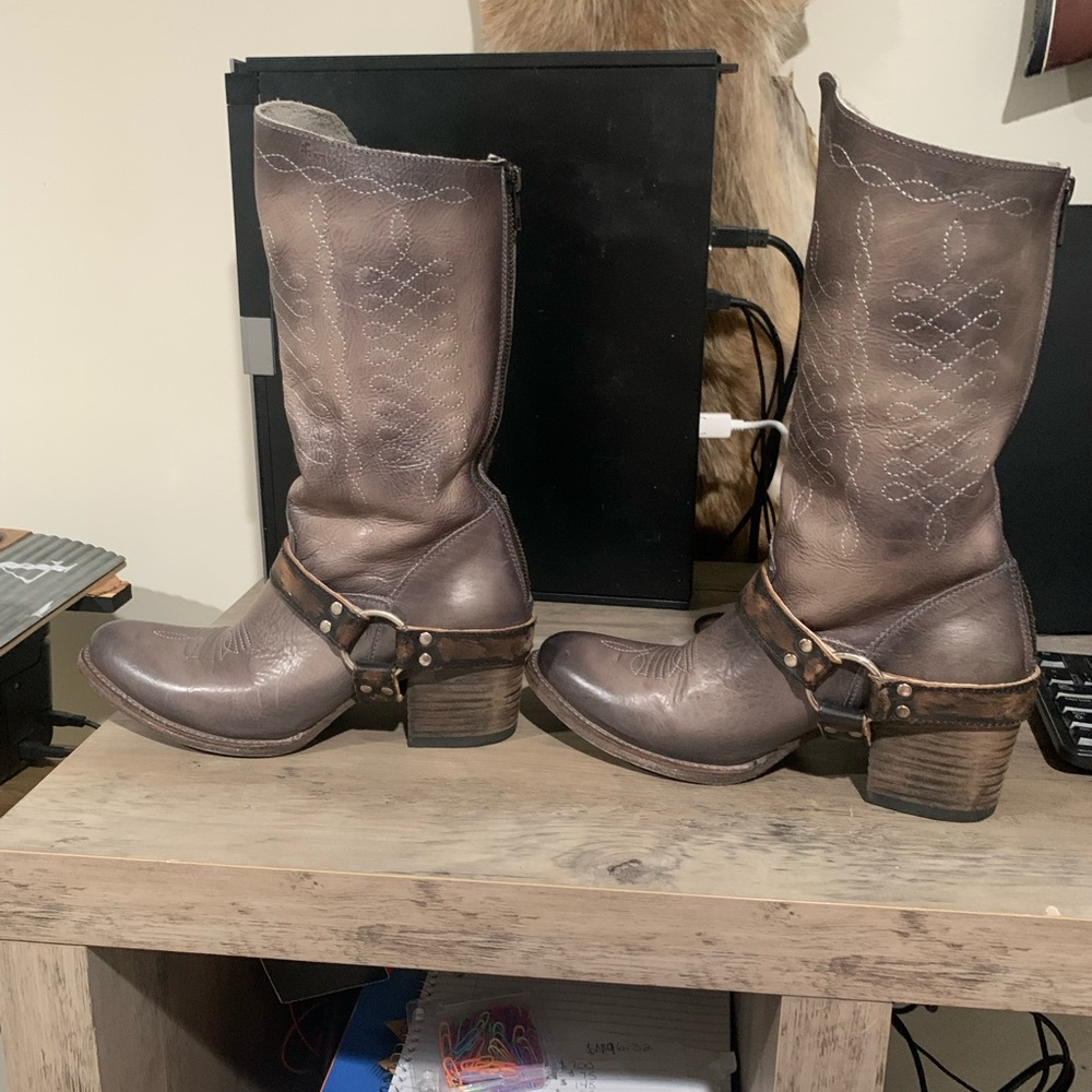 RARE Freebird Shawna size 9